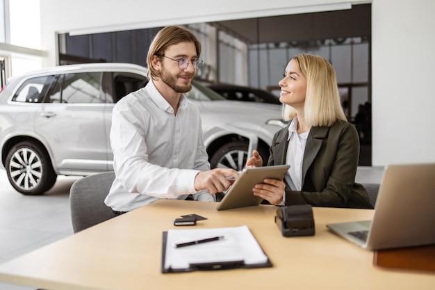 Leasing czy kredyt na auto w firmie – co wybrać?